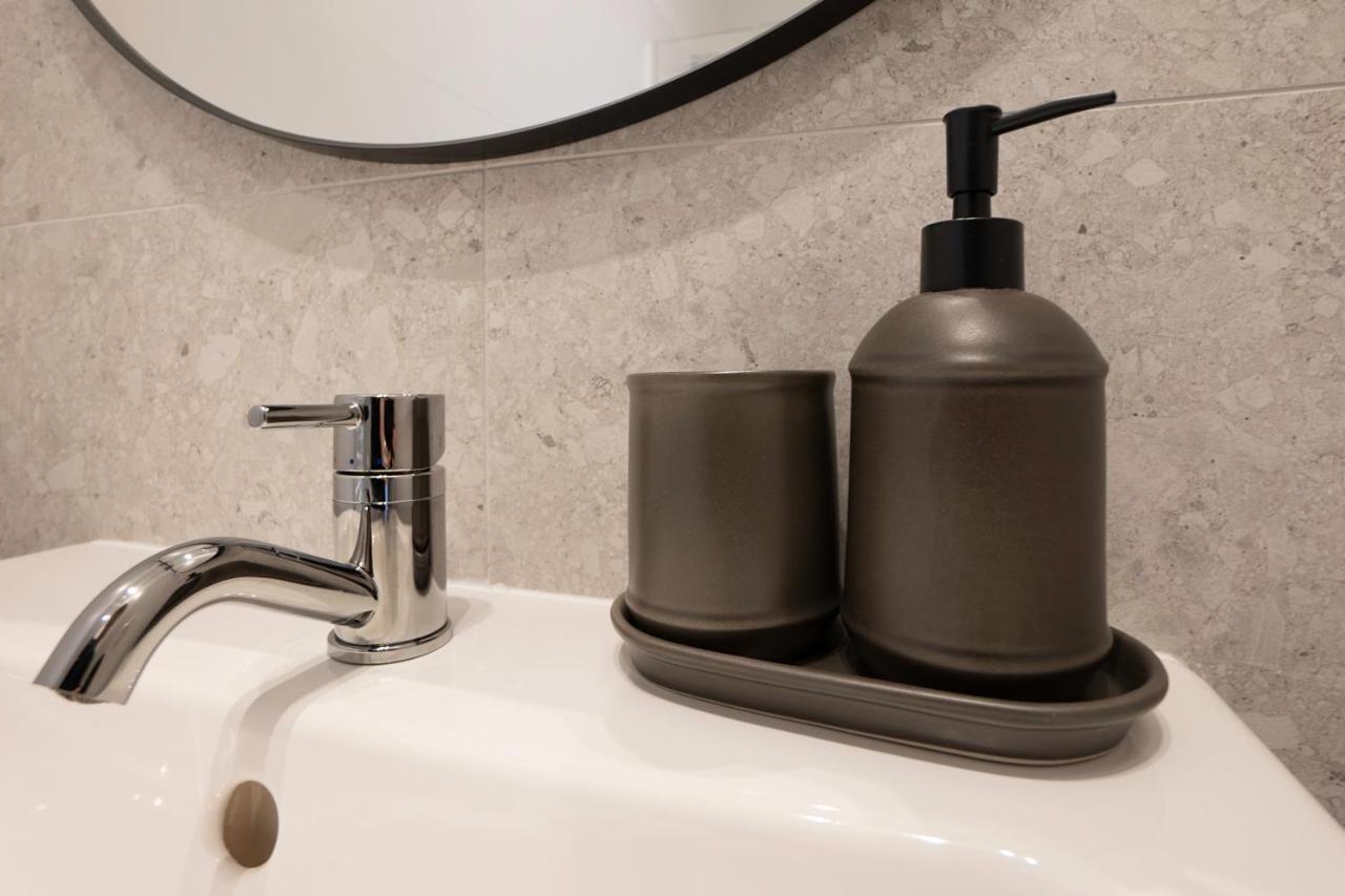 Experience Fresh Comfort In Our Brand-New Apartment In Vienna'S 17Th District Buitenkant foto